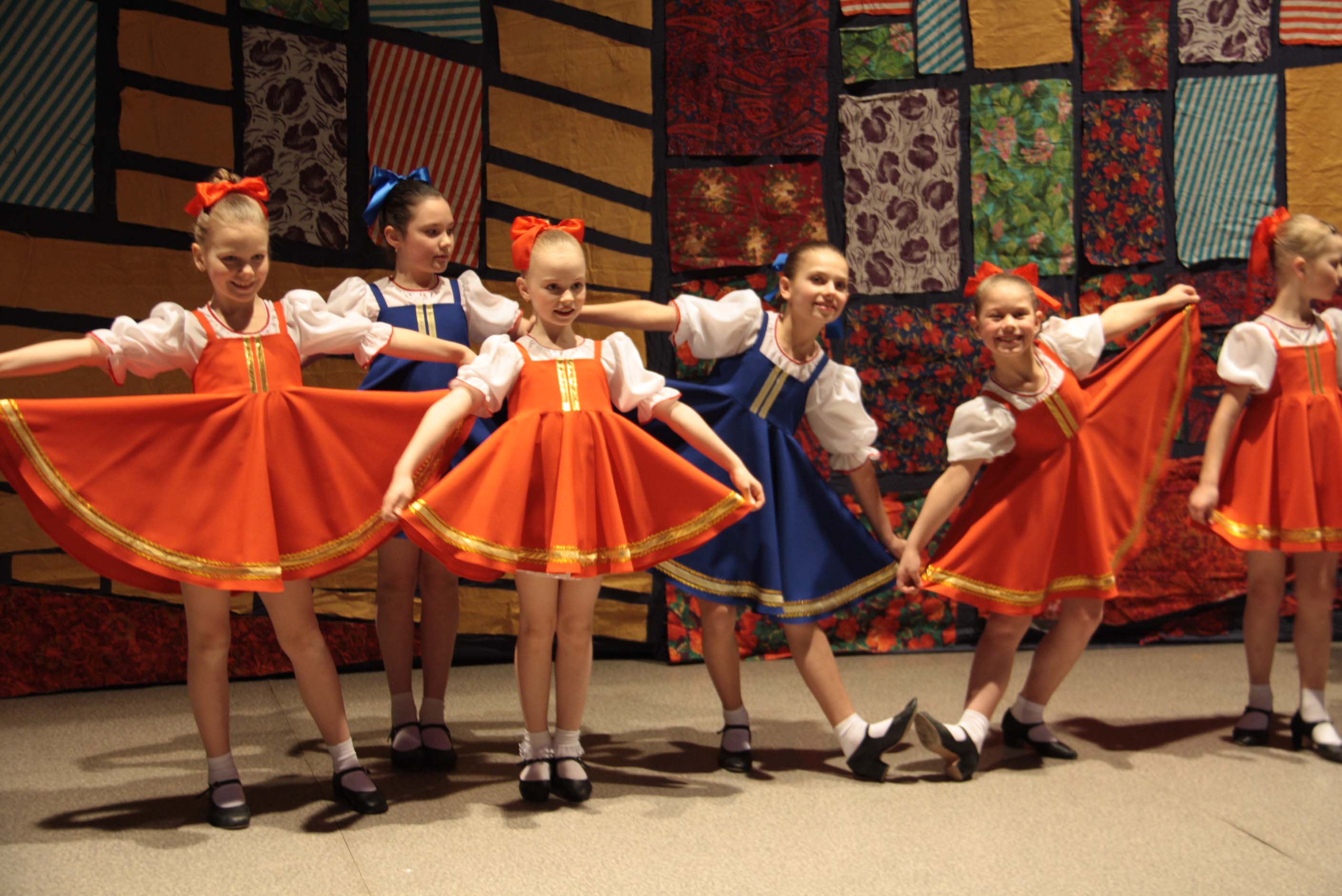 Мастер класс по народному танцу. Народные танцы для детей. Костюмы для танцевальных коллективов детские. Народный танцевальный костюм. Русский народный танец дети.